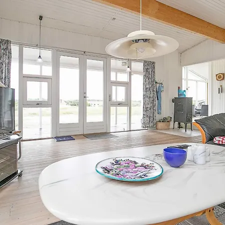 Secluded Retreat With Views - By Traum