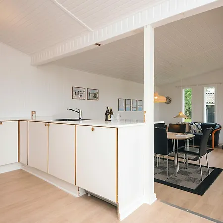 Secluded Retreat With Views - By Traum