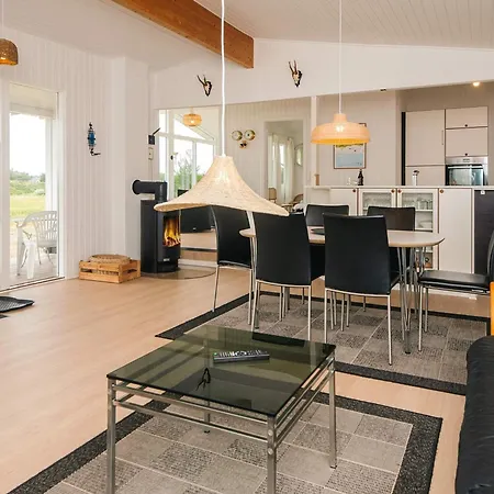 Secluded Retreat With Views - By Traum