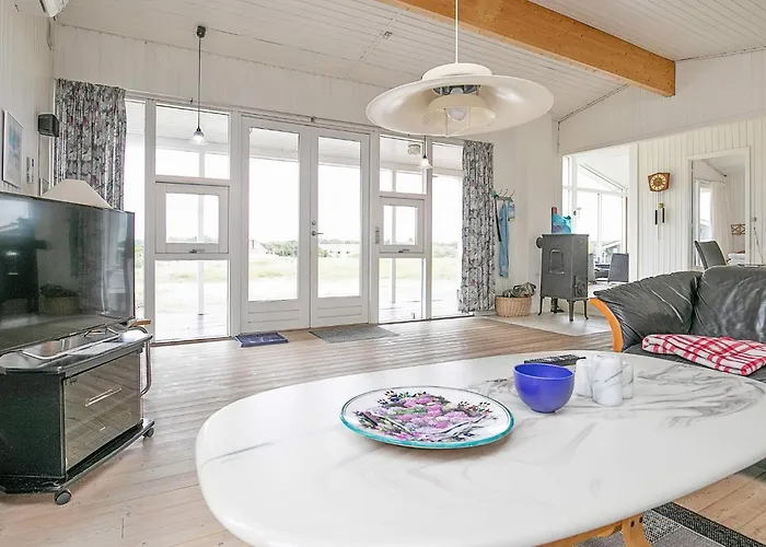 Secluded Retreat With Views - By Traum