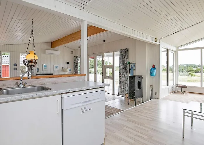 Secluded Retreat With Views - By Traum